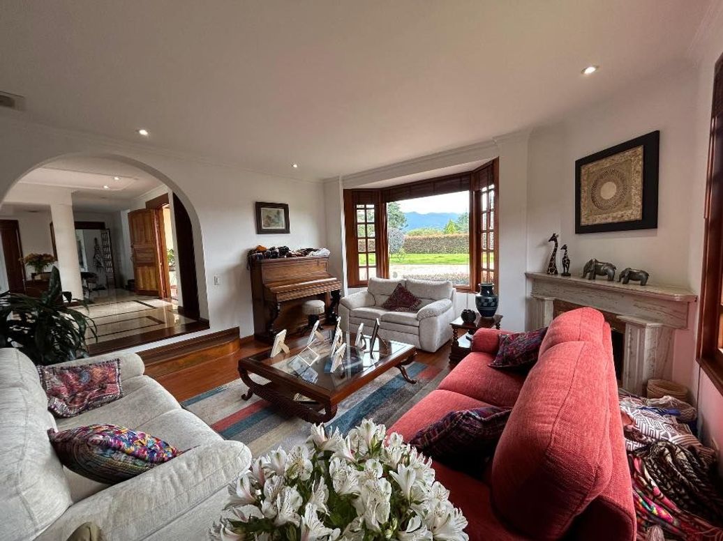 Casa de 5 alcobas en venta en Casa Blanca, Bogotá, 440 m² · foto 5 de 16