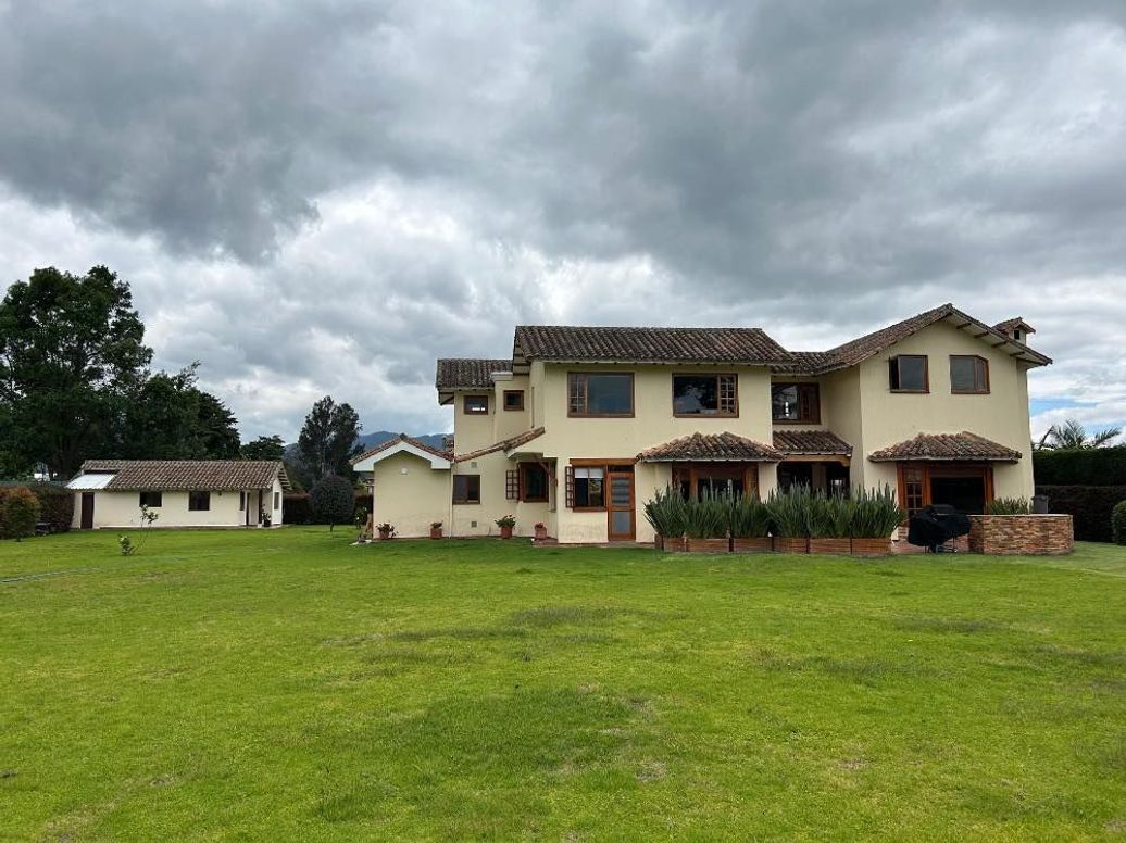 Casa de 5 alcobas en venta en Casa Blanca, Bogotá, 440 m² · foto 2 de 16