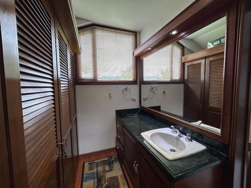 Casa de 5 alcobas en venta en Casa Blanca, Bogotá, 440 m² · foto 15 de 16