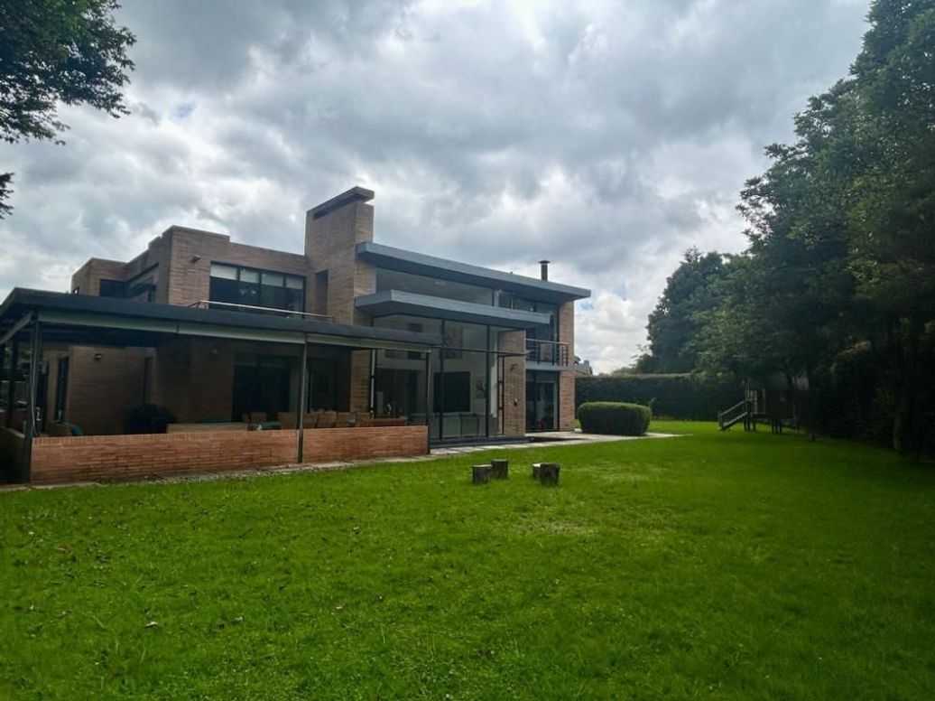 Casa de 4 alcobas en venta en Casa Blanca, Bogotá, 333 m² · foto 3 de 20