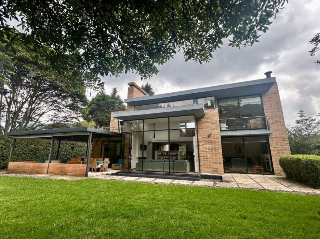Casa de 4 alcobas en venta en Casa Blanca, Bogotá, 333 m² · foto 2 de 20