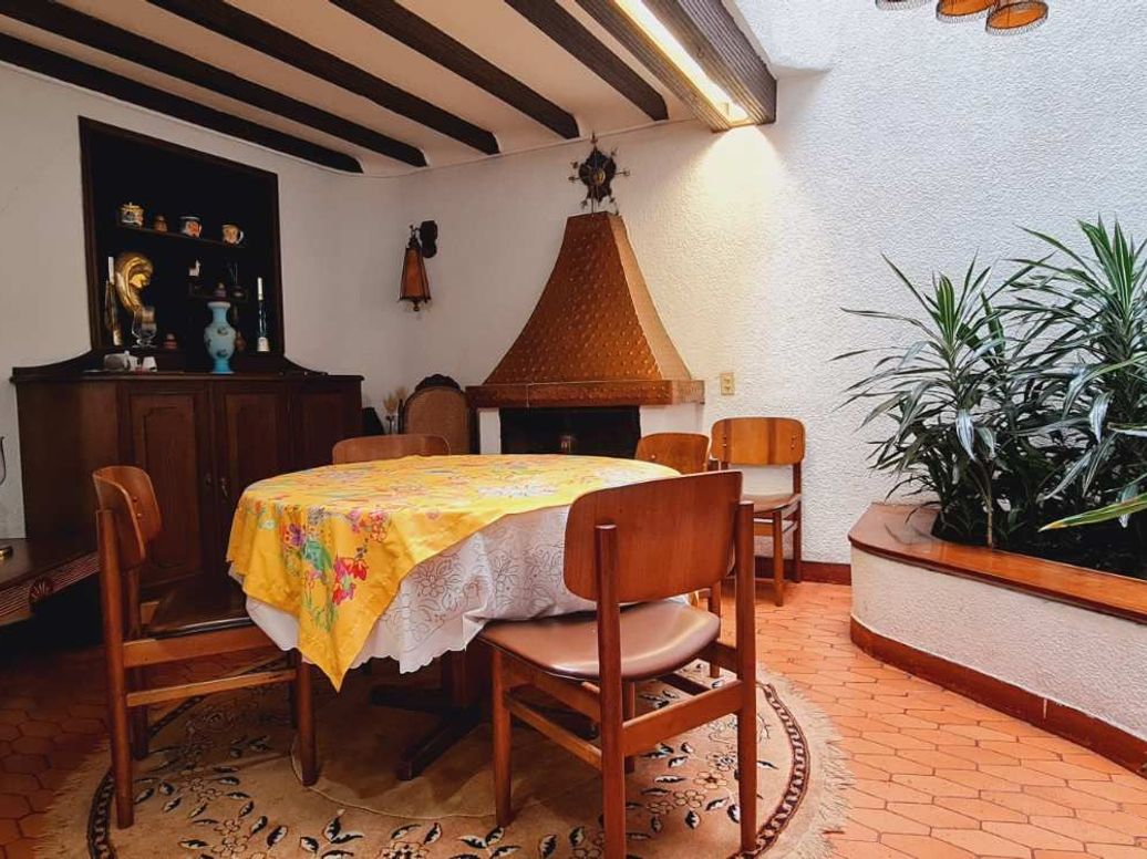 Casa de 3 alcobas en venta en Santa Barbara Central, Bogotá, 266 m² · foto 3 de 19