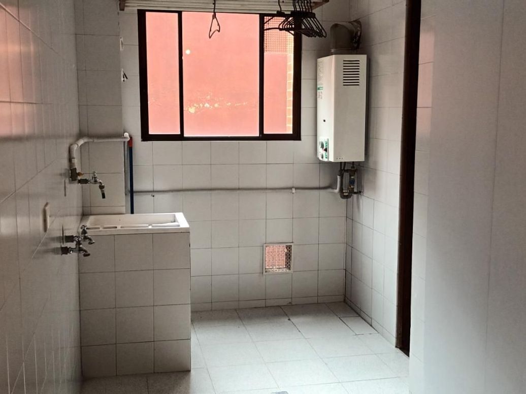 Apartamento de 3 alcobas en venta en Los Rosales, Bogotá, 168 m² · foto 19 de 20