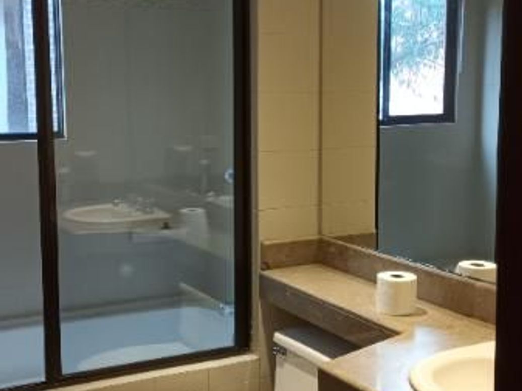 Apartamento de 3 alcobas en venta en Los Rosales, Bogotá, 168 m² · foto 8 de 20
