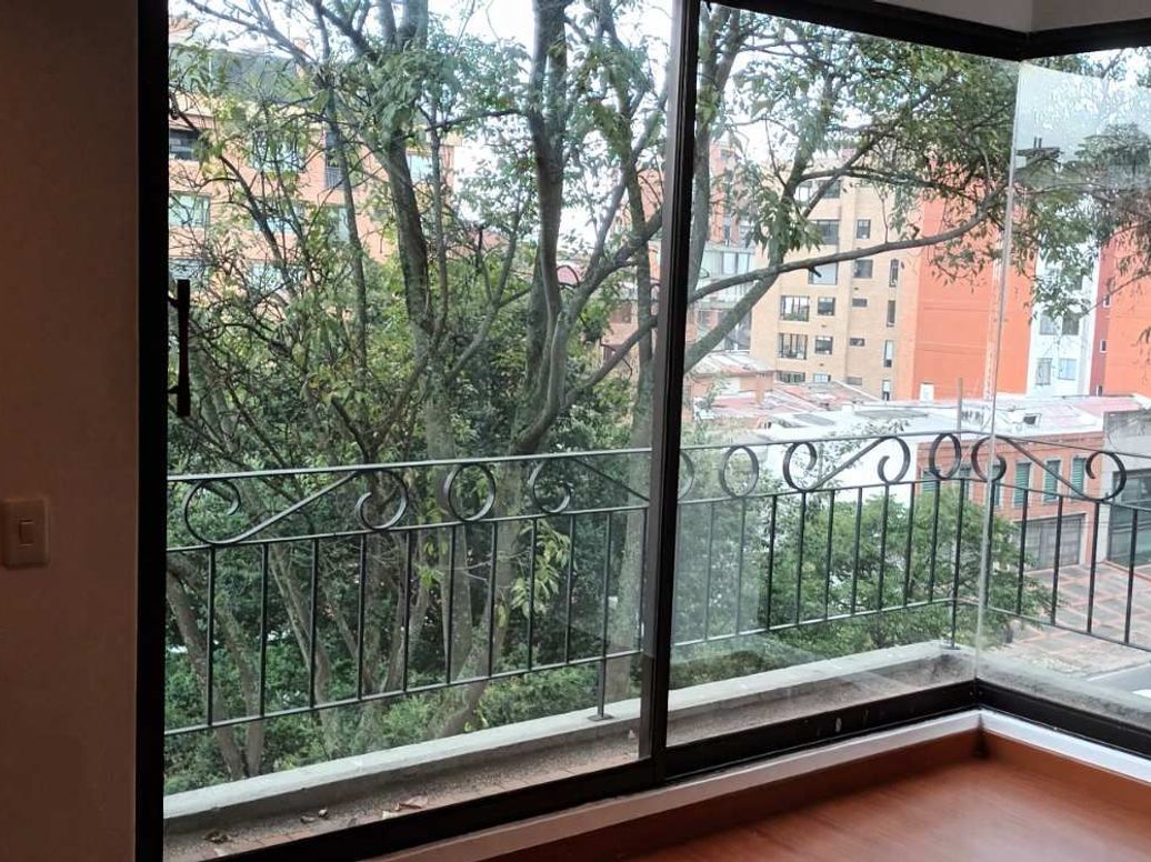 Apartamento de 3 alcobas en venta en Los Rosales, Bogotá, 168 m² · foto 3 de 20
