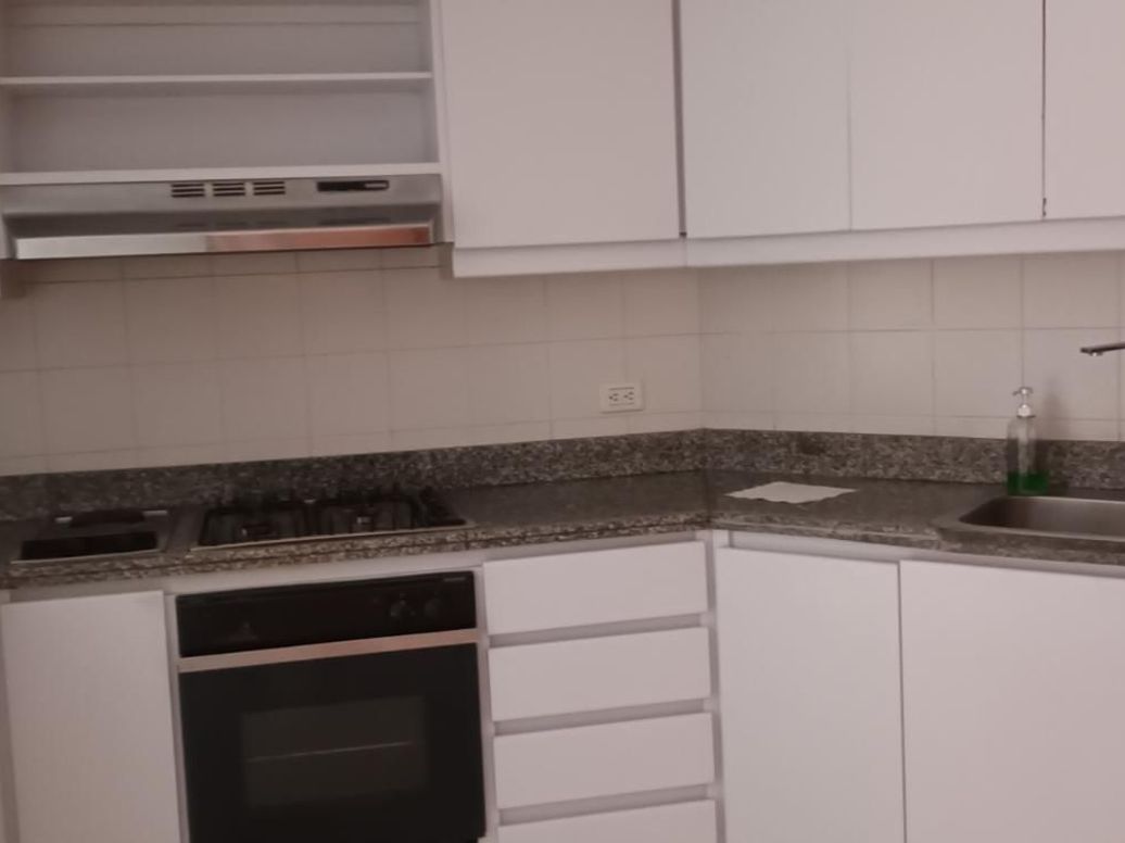 Apartamento de 3 alcobas en venta en Los Rosales, Bogotá, 168 m² · foto 18 de 20