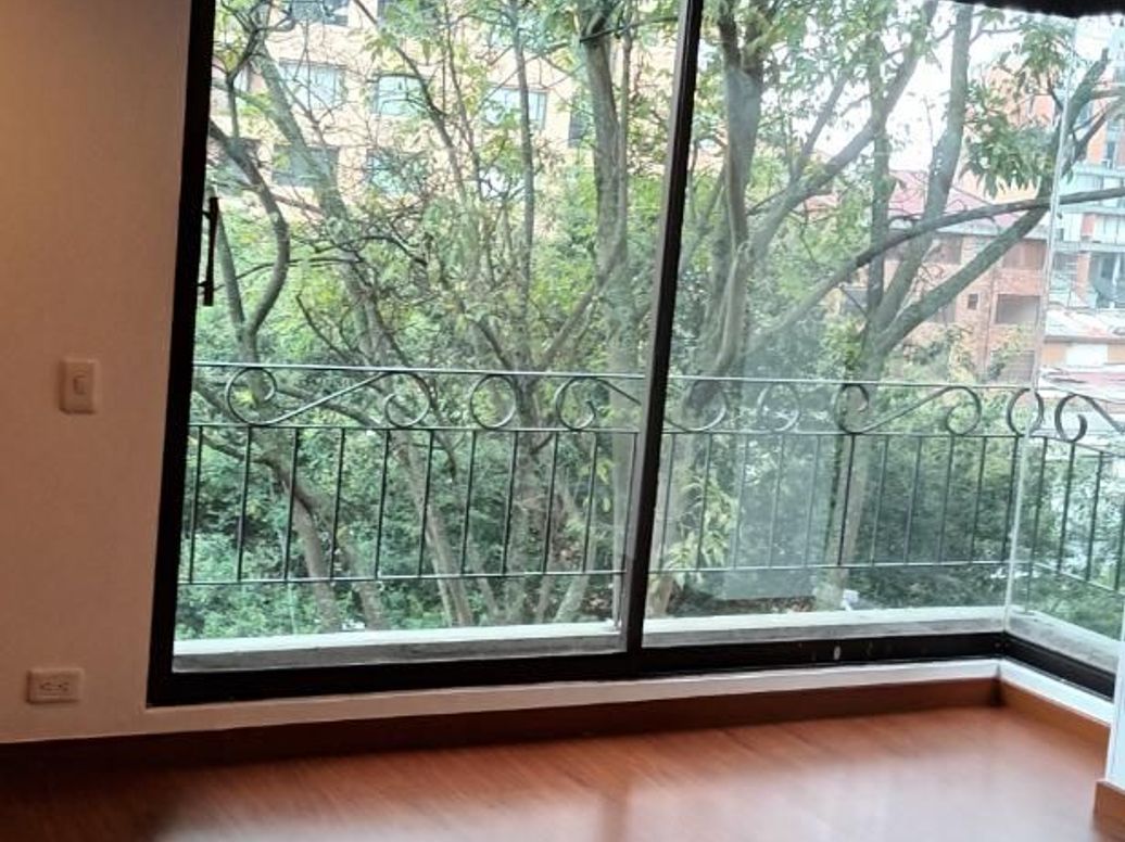 Apartamento de 3 alcobas en venta en Los Rosales, Bogotá, 168 m² · foto 2 de 20