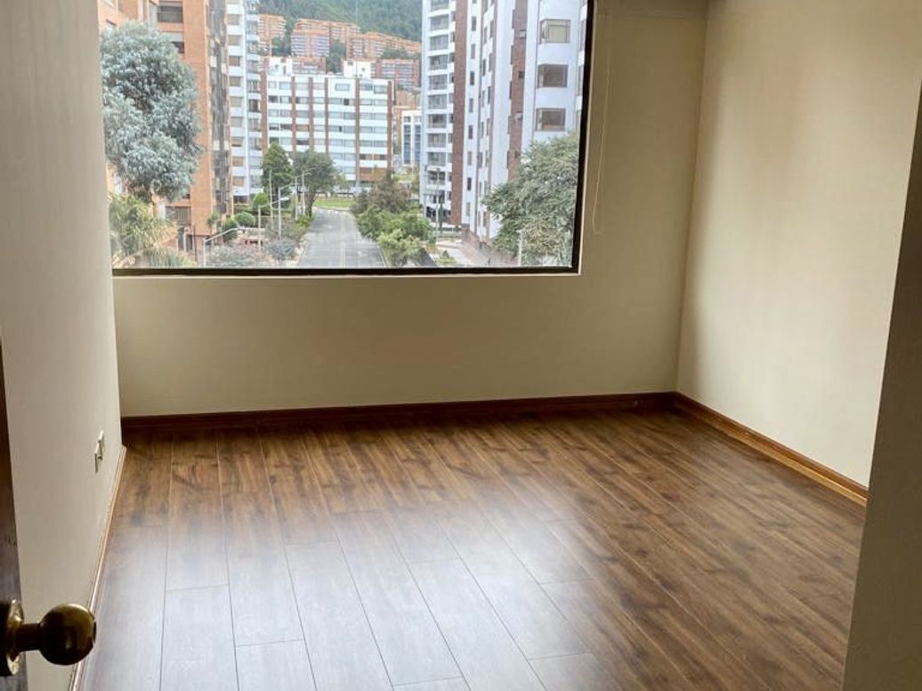 Apartamento de 3 alcobas en venta en Santa Barbara Central, Bogotá, 240 m² · foto 16 de 20