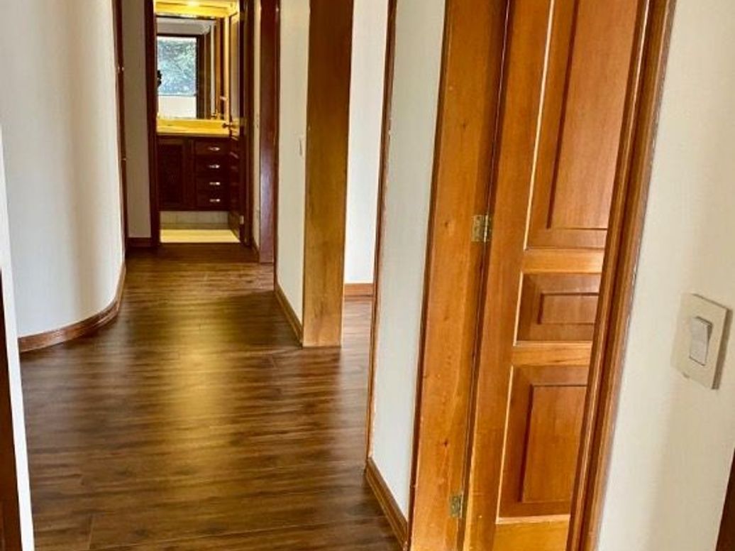 Apartamento de 3 alcobas en venta en Santa Barbara Central, Bogotá, 240 m² · foto 11 de 20