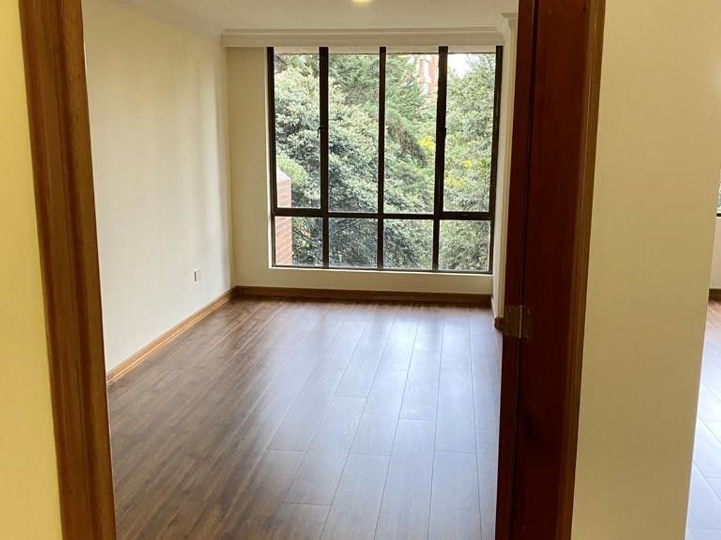 Apartamento de 3 alcobas en venta en Santa Barbara Central, Bogotá, 240 m² · foto 2 de 20