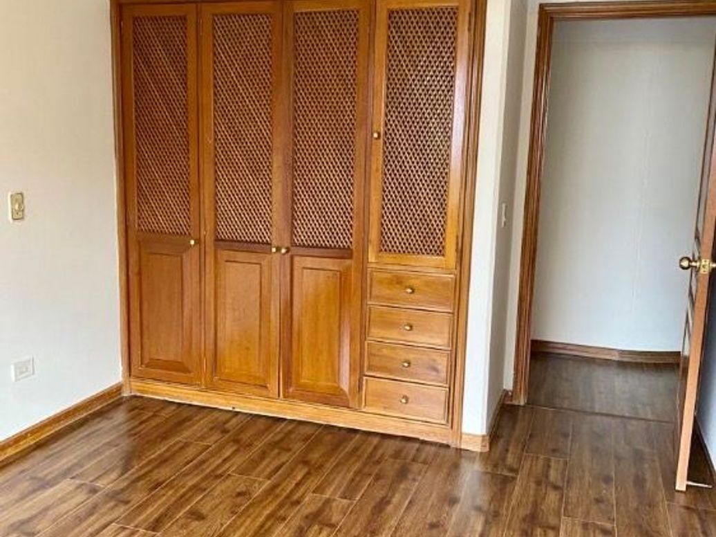 Apartamento de 3 alcobas en venta en Santa Barbara Central, Bogotá, 240 m² · foto 17 de 20