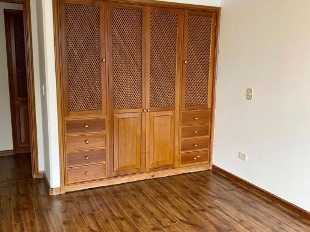 Apartamento de 3 alcobas en venta en Santa Barbara Central, Bogotá, 240 m² · foto 13 de 20
