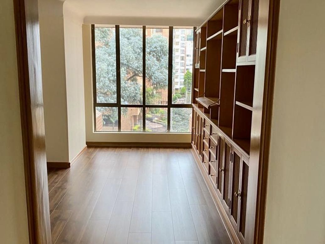 Apartamento de 3 alcobas en venta en Santa Barbara Central, Bogotá, 240 m² · foto 10 de 20