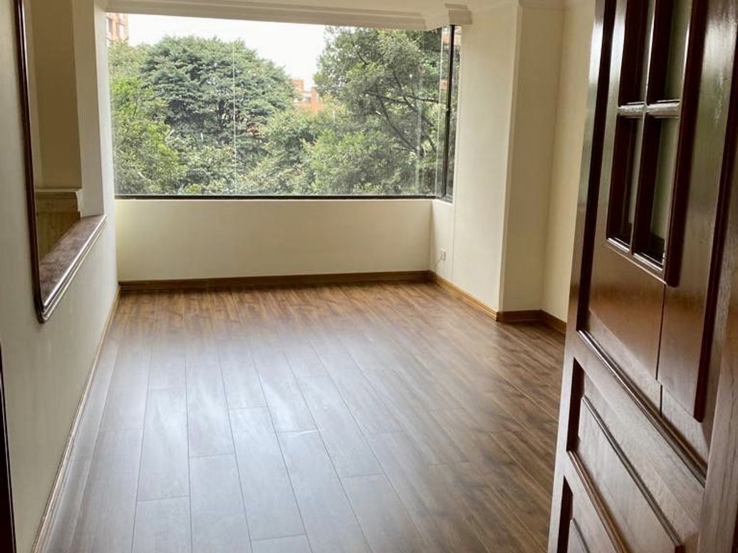 Apartamento de 3 alcobas en venta en Santa Barbara Central, Bogotá, 240 m² · foto 4 de 20