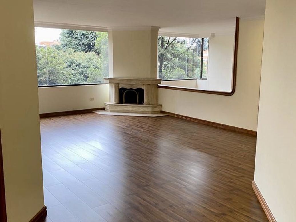 Apartamento de 3 alcobas en venta en Santa Barbara Central, Bogotá, 240 m² · foto 3 de 20