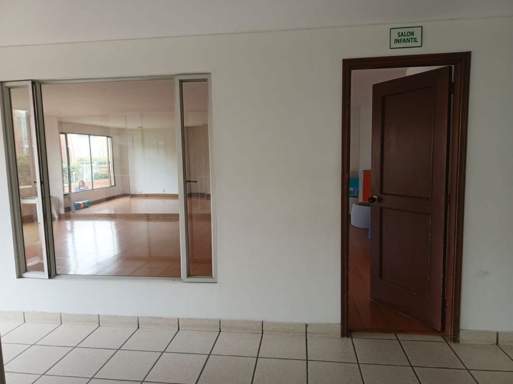 Apartamento de 5 alcobas en venta en Prados De La Calleja, Bogotá, 245 m² · foto 3 de 16