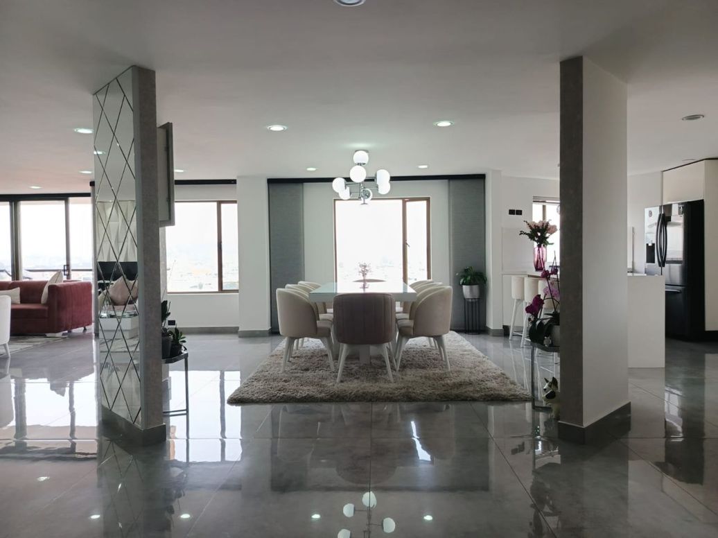 Apartamento de 5 alcobas en venta en Prados De La Calleja, Bogotá, 245 m² · foto 2 de 16