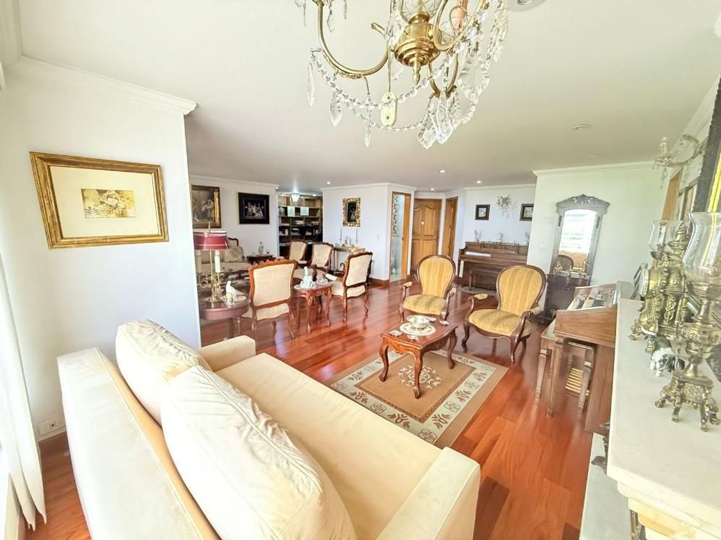 Apartamento de 3 alcobas en venta en Santa Bibiana, Bogotá, 220 m² · foto 2 de 20