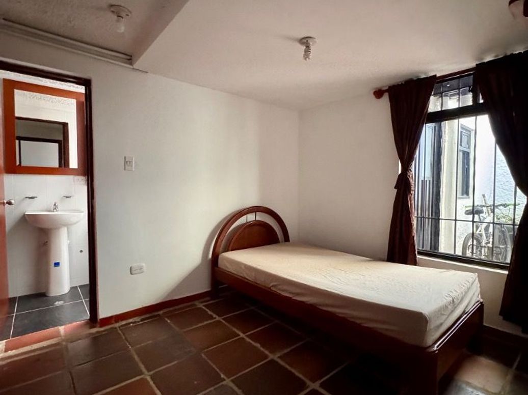 Casa de 6 alcobas en venta en La Salle, Bogotá, 260 m² · foto 6 de 8