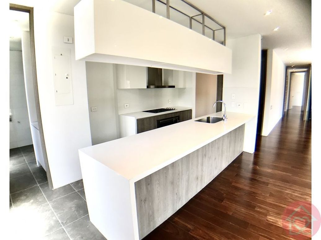Apartamento de 3 alcobas en venta en Los Rosales, Bogotá, 185 m² · foto 4 de 19
