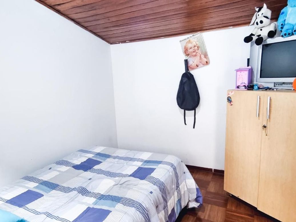 Casa de 6 alcobas en venta en Bellavista Occidental, Bogotá, 200 m² · foto 10 de 18