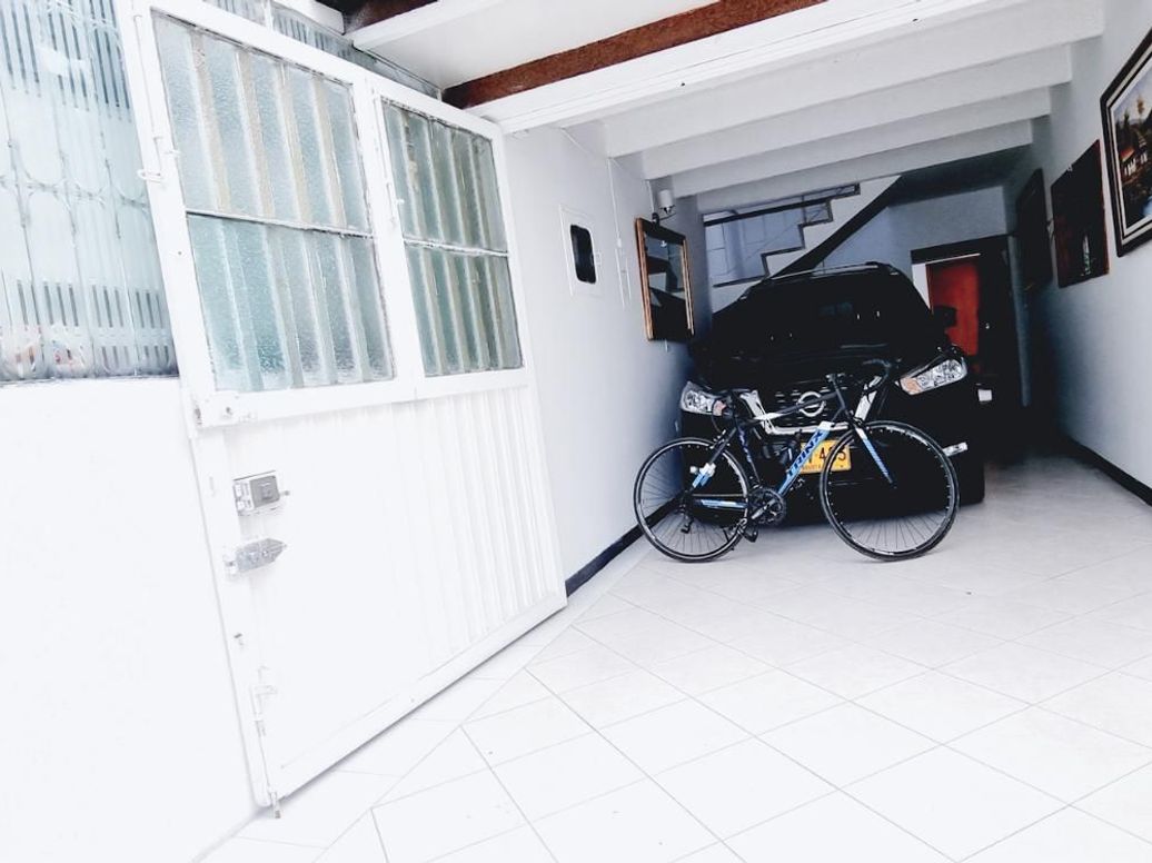 Casa de 6 alcobas en venta en Bellavista Occidental, Bogotá, 200 m² · foto 18 de 18