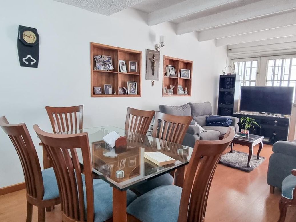 Casa de 6 alcobas en venta en Bellavista Occidental, Bogotá, 200 m² · foto 3 de 18