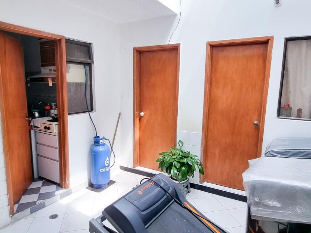 Casa de 6 alcobas en venta en Bellavista Occidental, Bogotá, 200 m² · foto 15 de 18