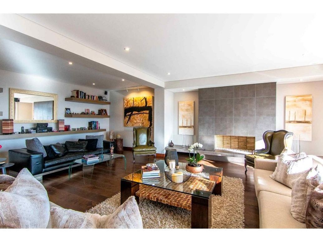 Apartamento de 4 alcobas en venta en Cerros De Santa Barbara, Bogotá, 415 m² · foto 2 de 20