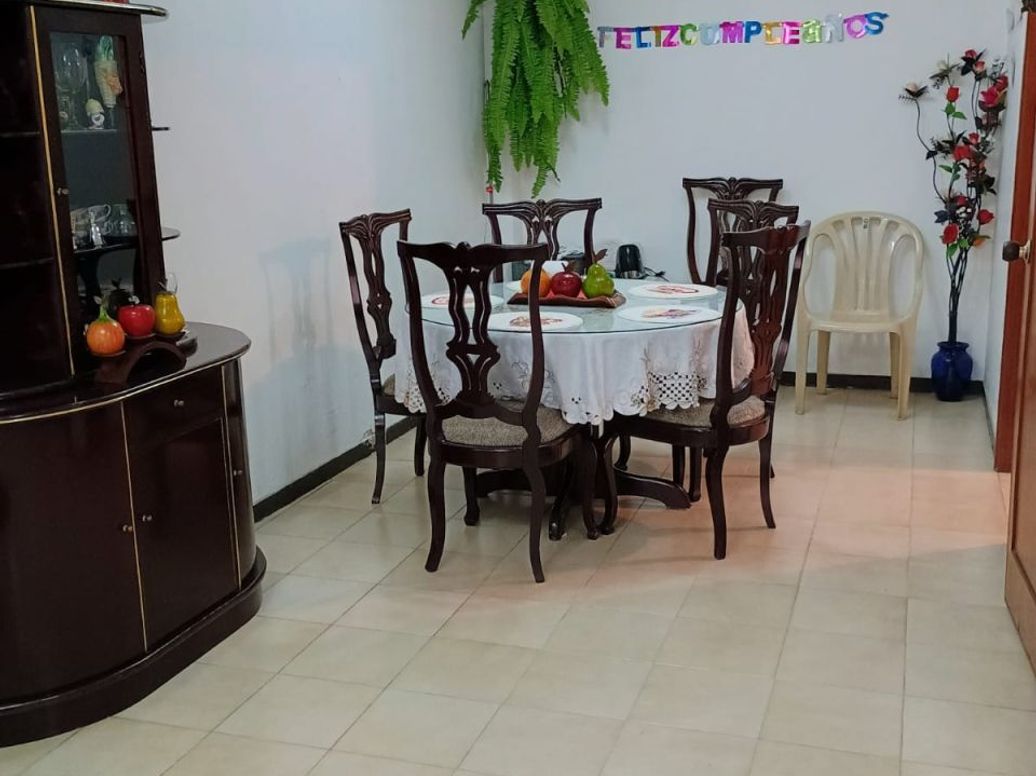 Casa de 3 alcobas en venta en Los Álamos, Bogotá, 177 m² · foto 2 de 11