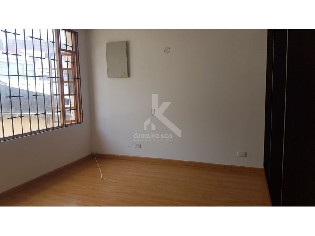 Casa de 4 alcobas en venta en Los Alpes, Bogotá, 383 m² · foto 3 de 20