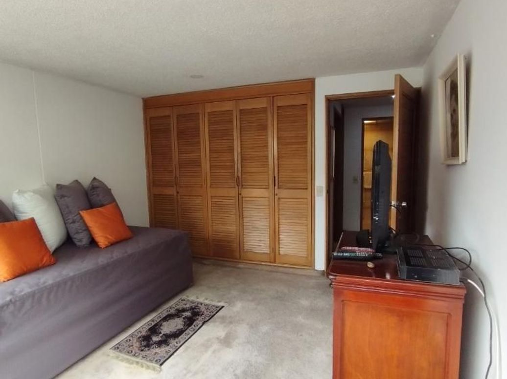 Apartamento de 3 alcobas en venta en Santa Barbara Central, Bogotá, 177 m² · foto 7 de 14