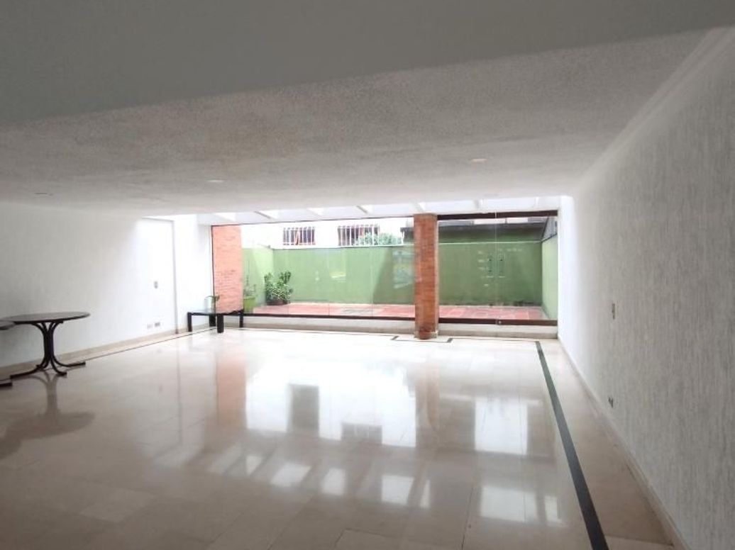 Apartamento de 3 alcobas en venta en Santa Barbara Central, Bogotá, 177 m² · foto 10 de 14