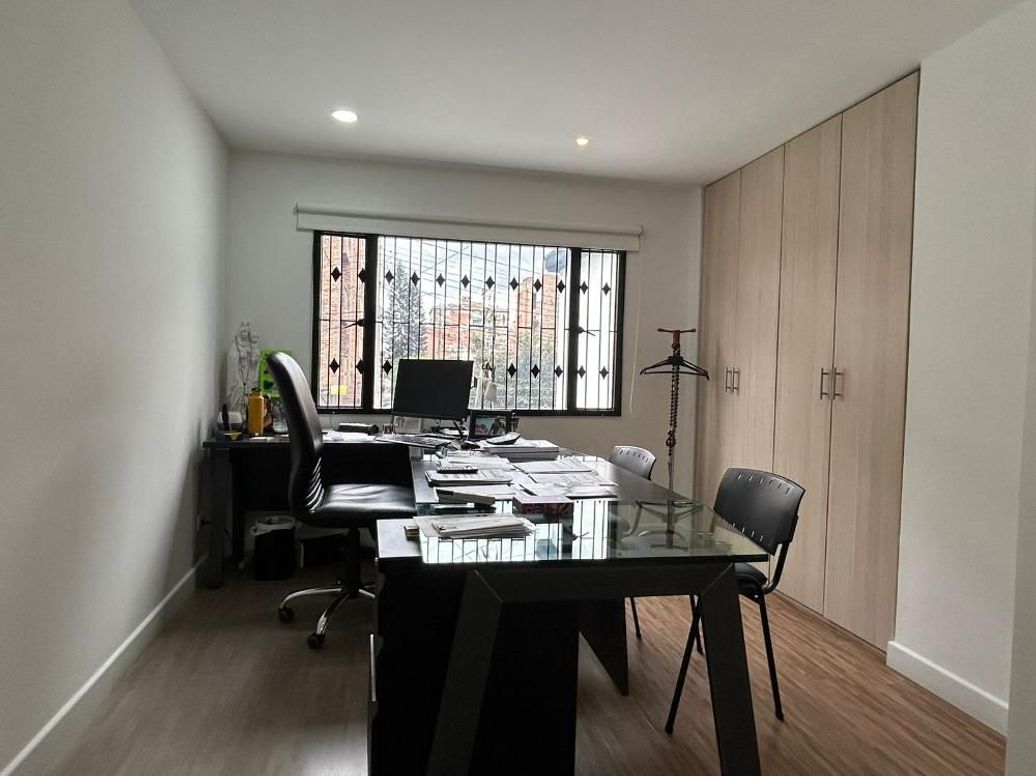 Casa de 3 alcobas en venta en Caobos Salazar, Bogotá, 227 m² · foto 13 de 20