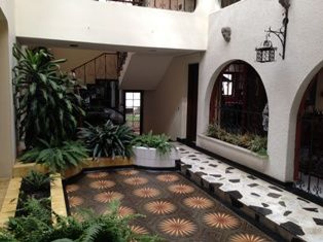 Casa de 4 alcobas en venta en Santa Barbara Occidental, Bogotá, 500 m² · foto 4 de 9