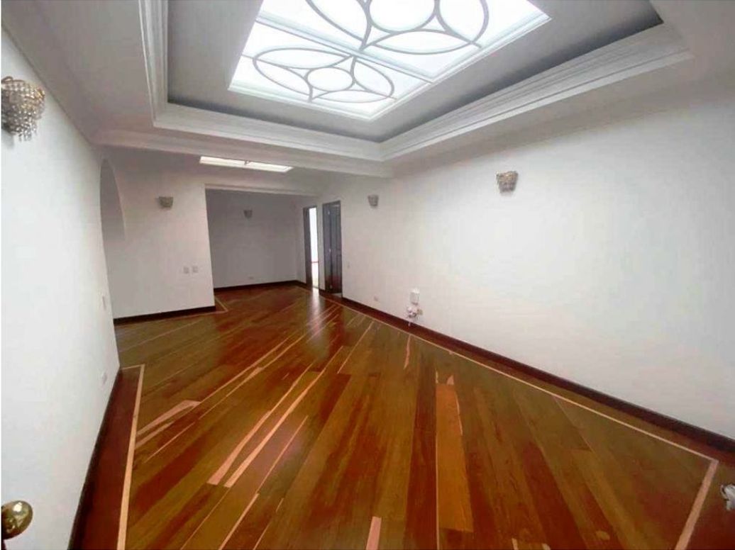 Casa de 3 alcobas en venta en Santa Barbara Oriental, Bogotá, 594 m² · foto 6 de 17