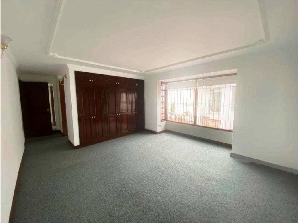 Casa de 3 alcobas en venta en Santa Barbara Oriental, Bogotá, 594 m² · foto 9 de 17