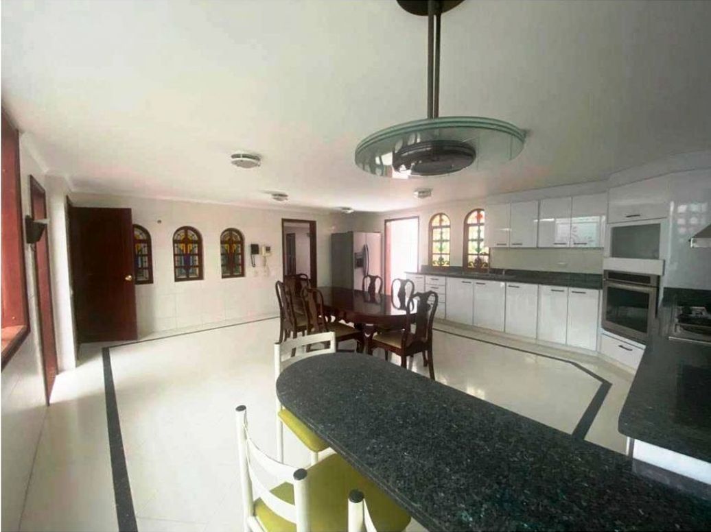 Casa de 3 alcobas en venta en Santa Barbara Oriental, Bogotá, 594 m² · foto 4 de 17