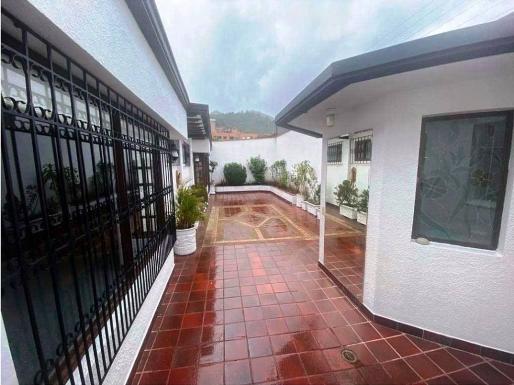 Casa de 3 alcobas en venta en Santa Barbara Oriental, Bogotá, 594 m² · foto 14 de 17