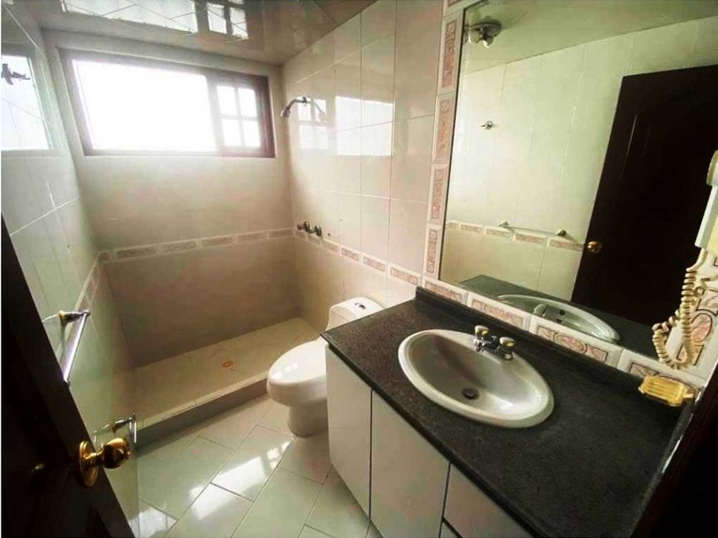 Casa de 3 alcobas en venta en Santa Barbara Oriental, Bogotá, 594 m² · foto 10 de 17