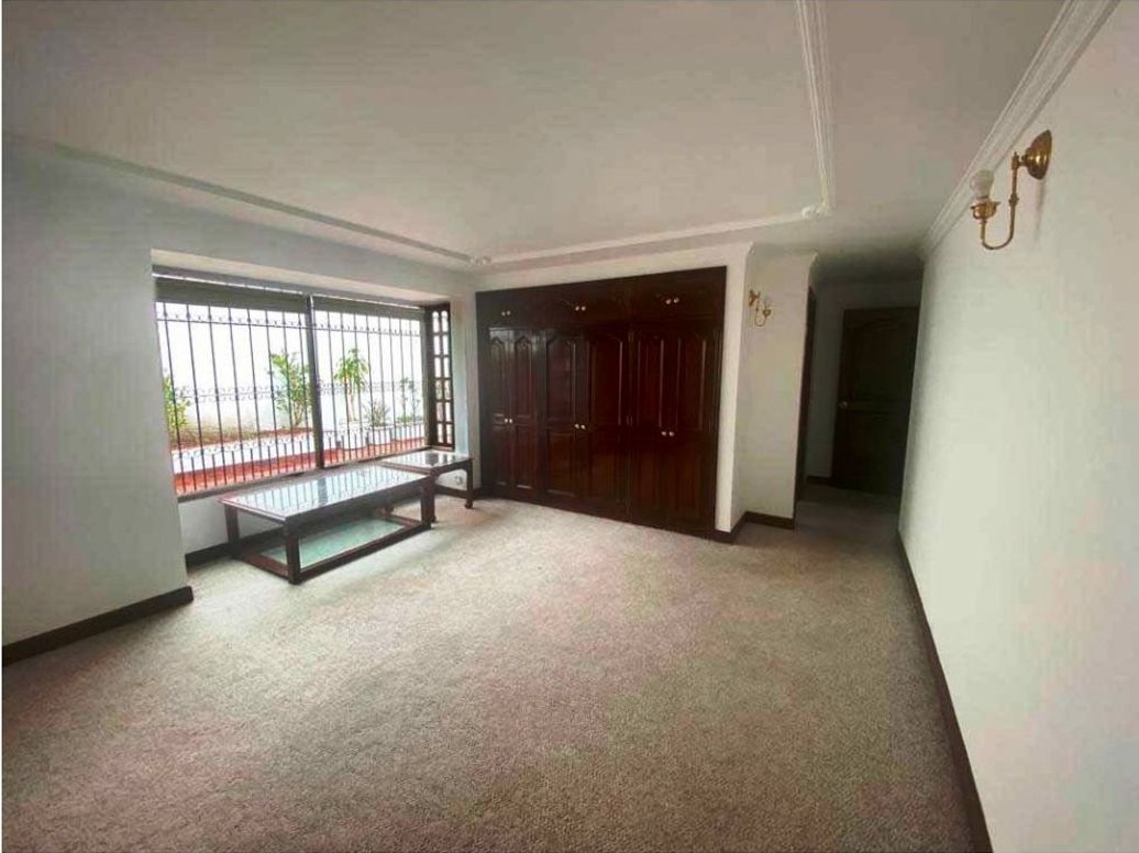 Casa de 3 alcobas en venta en Santa Barbara Oriental, Bogotá, 594 m² · foto 8 de 17