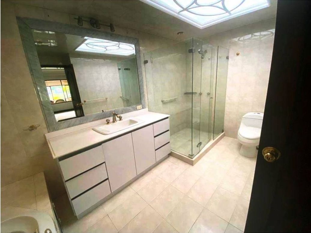 Casa de 3 alcobas en venta en Santa Barbara Oriental, Bogotá, 594 m² · foto 12 de 17