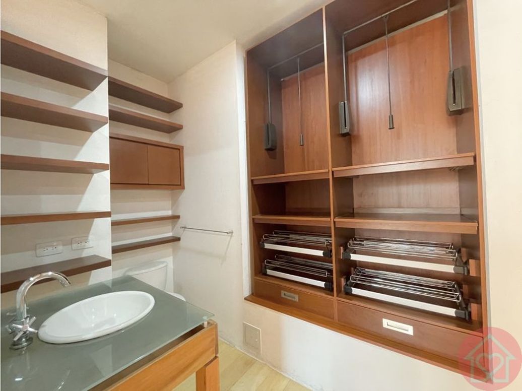 Apartamento de 1 alcoba en venta en Los Rosales, Bogotá, 115 m² · foto 9 de 10