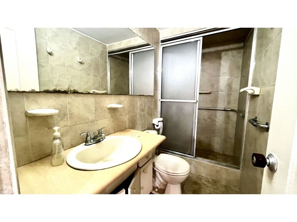 Apartamento de 3 alcobas en venta en Santa Barbara, Bogotá, 105 m² · foto 13 de 20