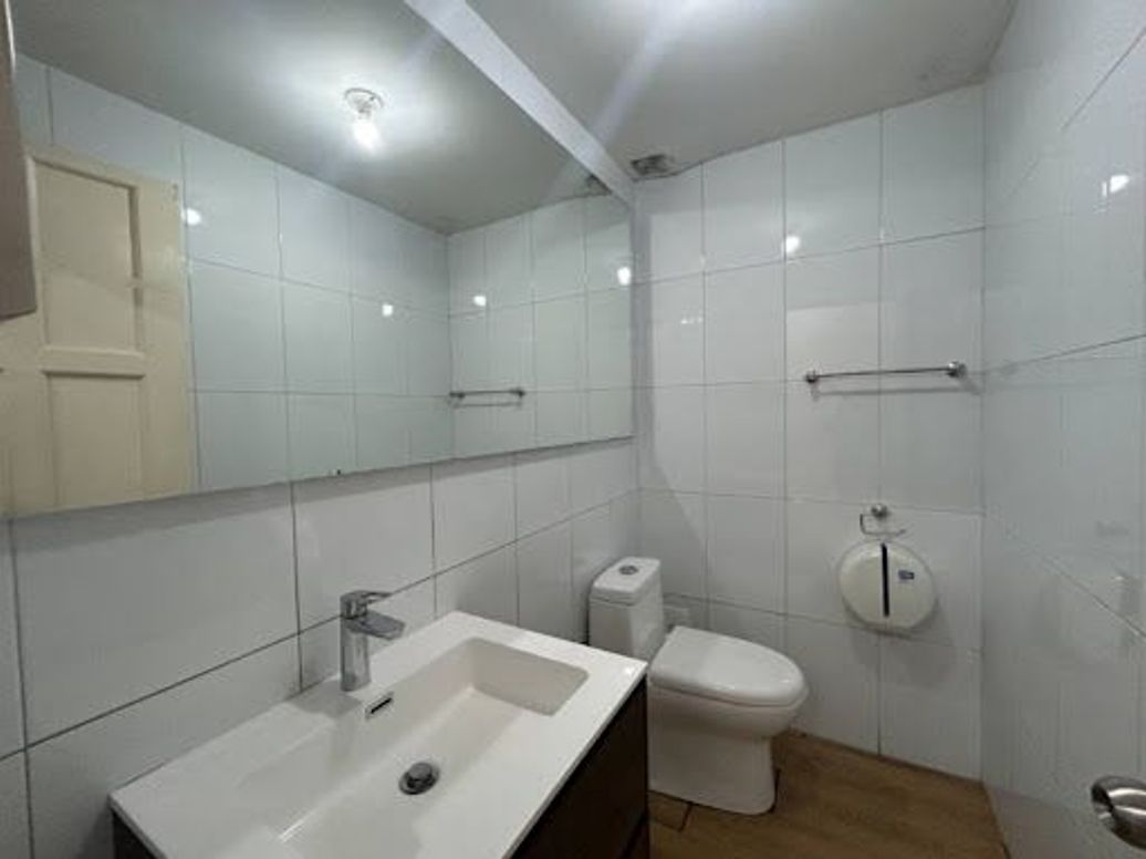 Casa de 10 alcobas en venta en Quinta Camacho, Bogotá, 626 m² · foto 3 de 17