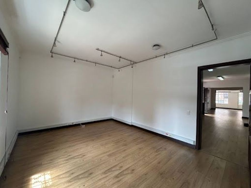 Casa de 10 alcobas en venta en Quinta Camacho, Bogotá, 626 m² · foto 10 de 17