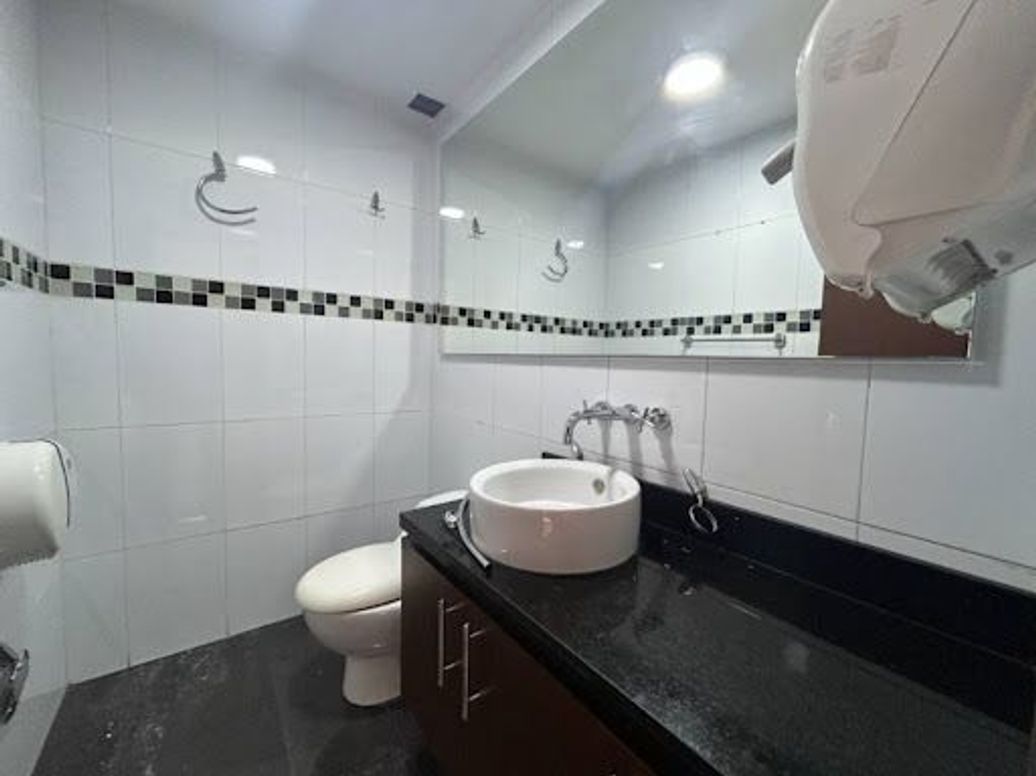 Casa de 10 alcobas en venta en Quinta Camacho, Bogotá, 626 m² · foto 9 de 17
