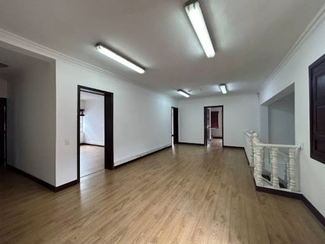Casa de 10 alcobas en venta en Quinta Camacho, Bogotá, 626 m² · foto 13 de 17