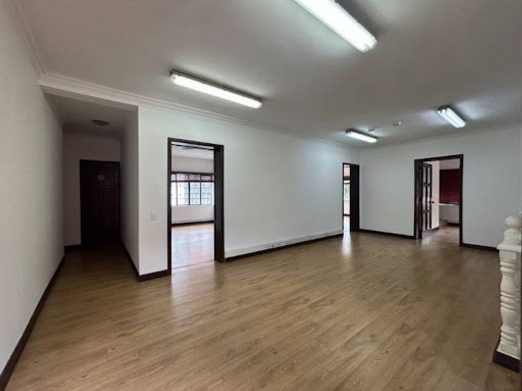 Casa de 10 alcobas en venta en Quinta Camacho, Bogotá, 626 m² · foto 16 de 17