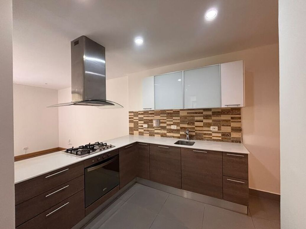 Apartamento de 1 alcoba en venta en El Refugio, Bogotá, 110 m² · foto 5 de 20